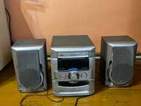 Wieża LG FFH576 srebrna