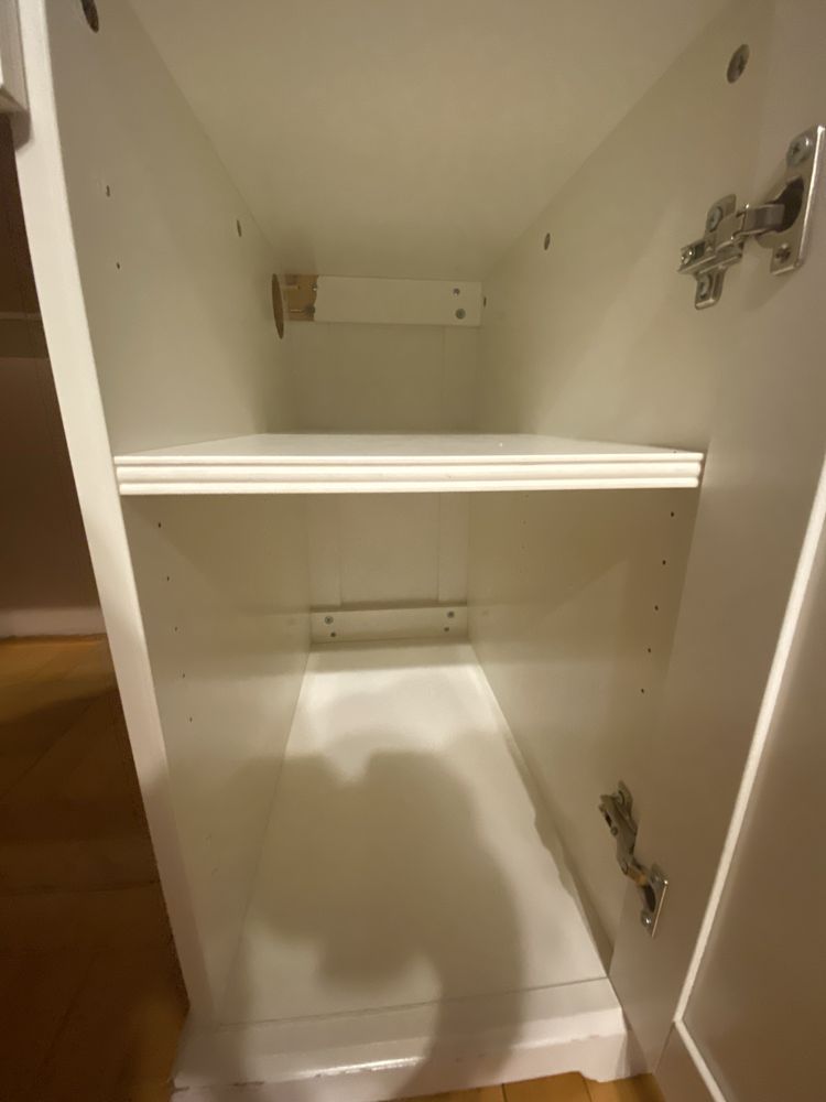 Białe biurko uzywane IKEA