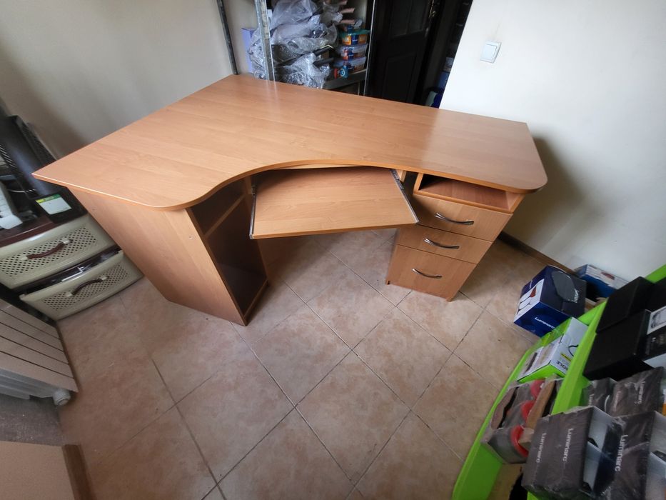 Стіл компьютерний.