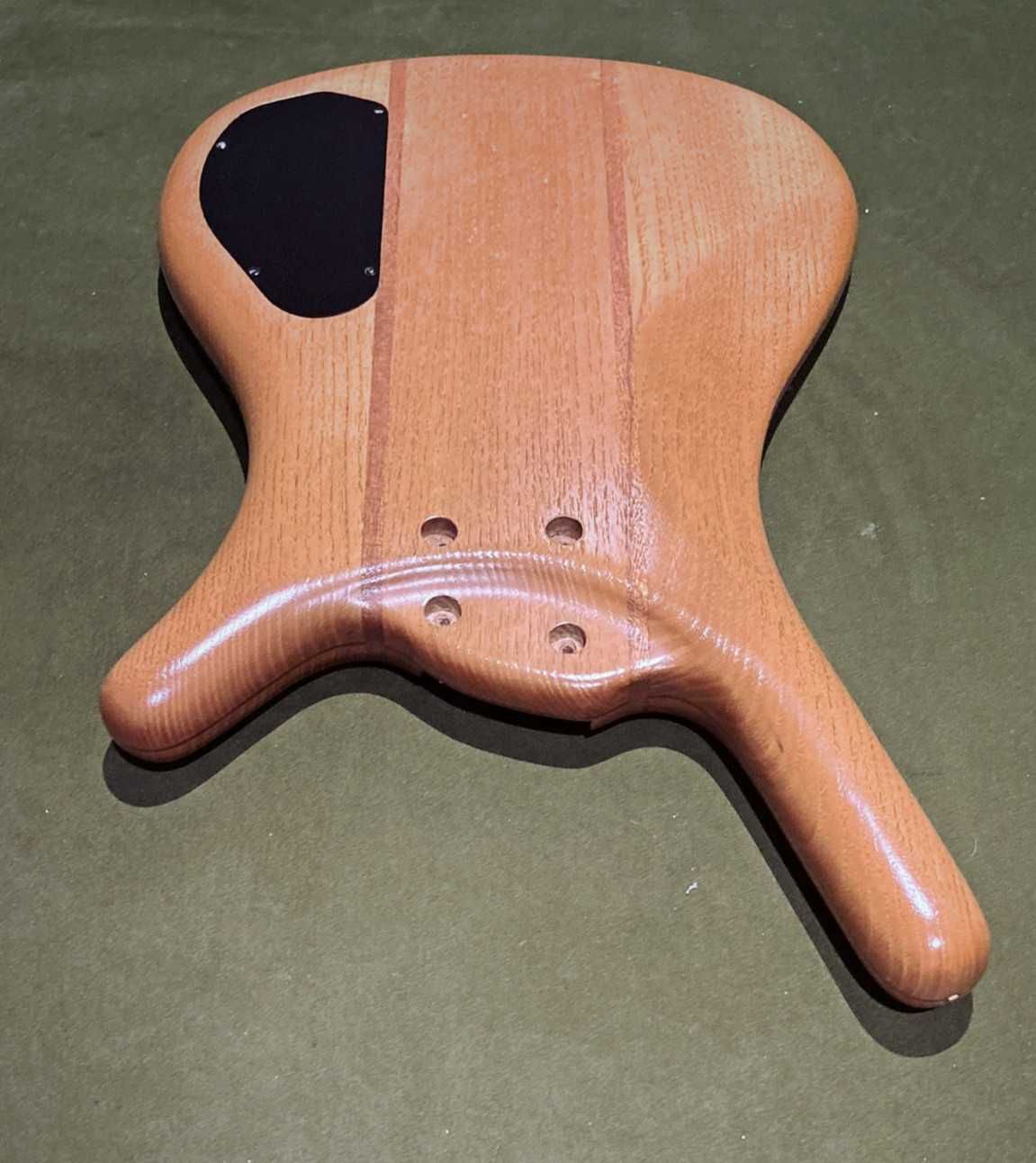Gitara basowa Warwick Corvette standard korpus leworęczny