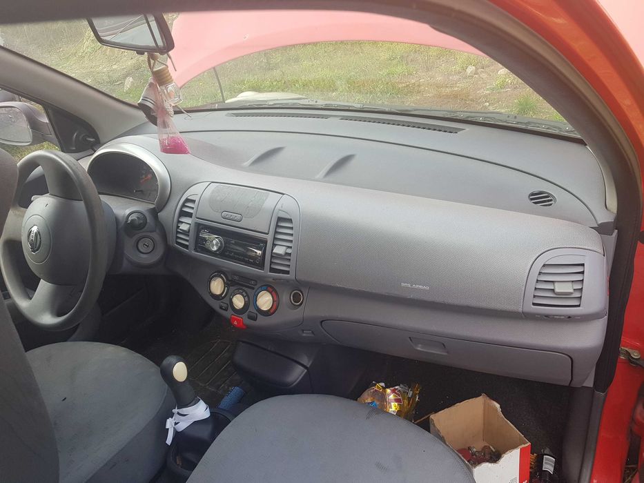 Nissan Micra k12 konsola z poduszkami i pasami