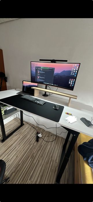 Biurko elektryczne z regulowaną wysokoscia