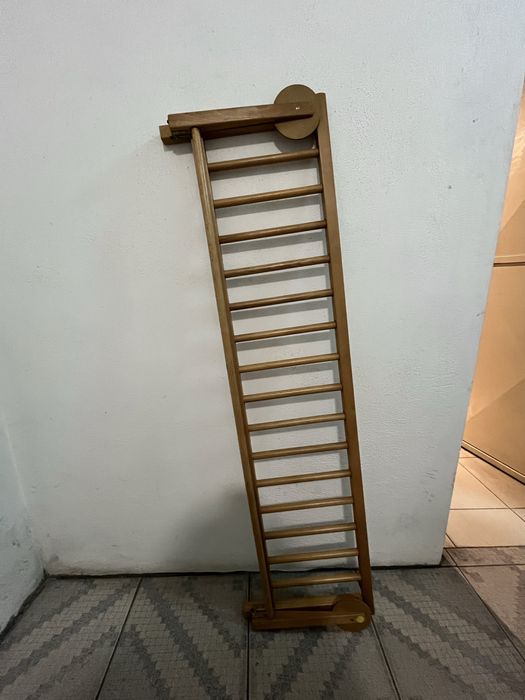 Barreira de proteção para cama em madeira