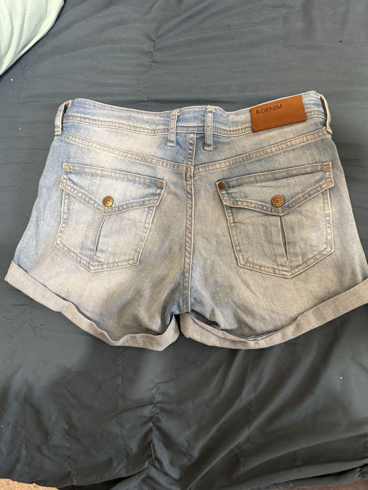 Жіночі джинсові шорти H&M &Denim.
