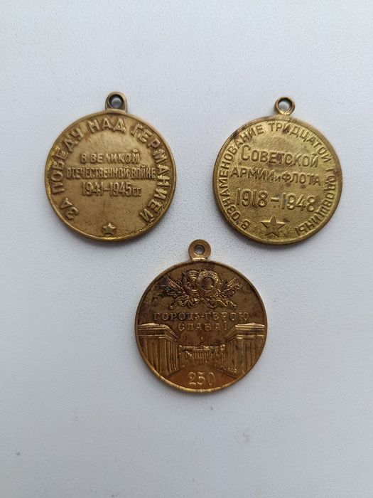 Продам старі значки