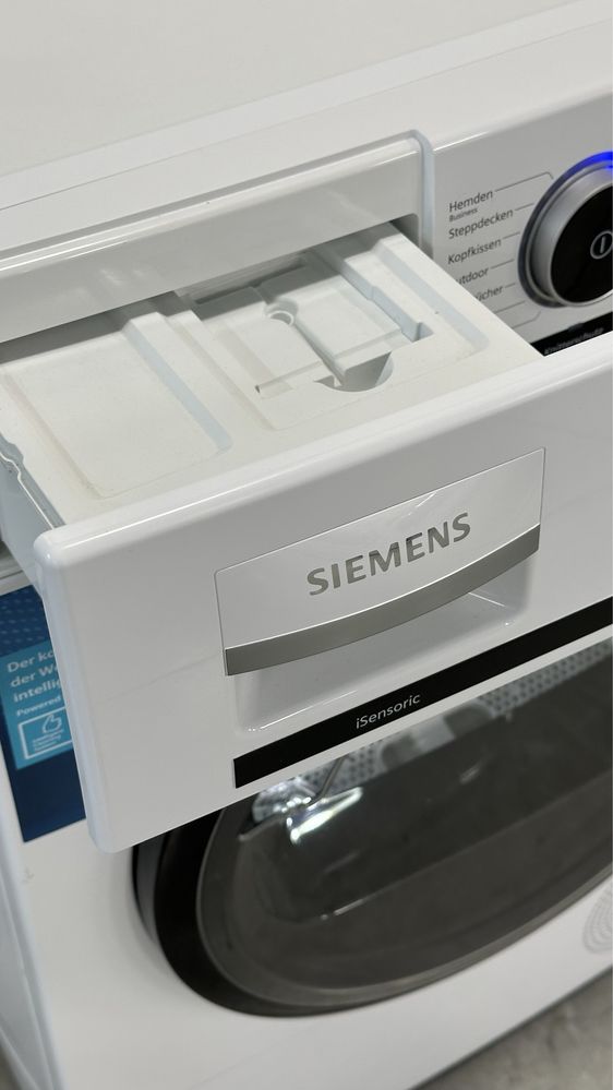 Сушильна машина Siemens IQ700 WT47XMA