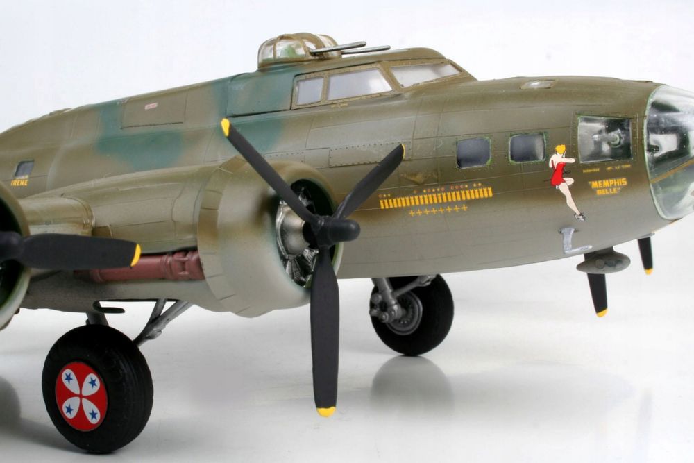 SAMOLOT 1/48 Revell 04297 model B-17F MEMPHIS BELLE