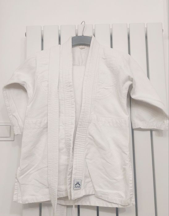 Sprzedam judogę rozmiar 140 cm