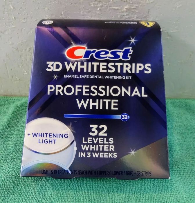 Zestaw pasków wybielających zęby Crest 32 Levels z lampą led org. USA