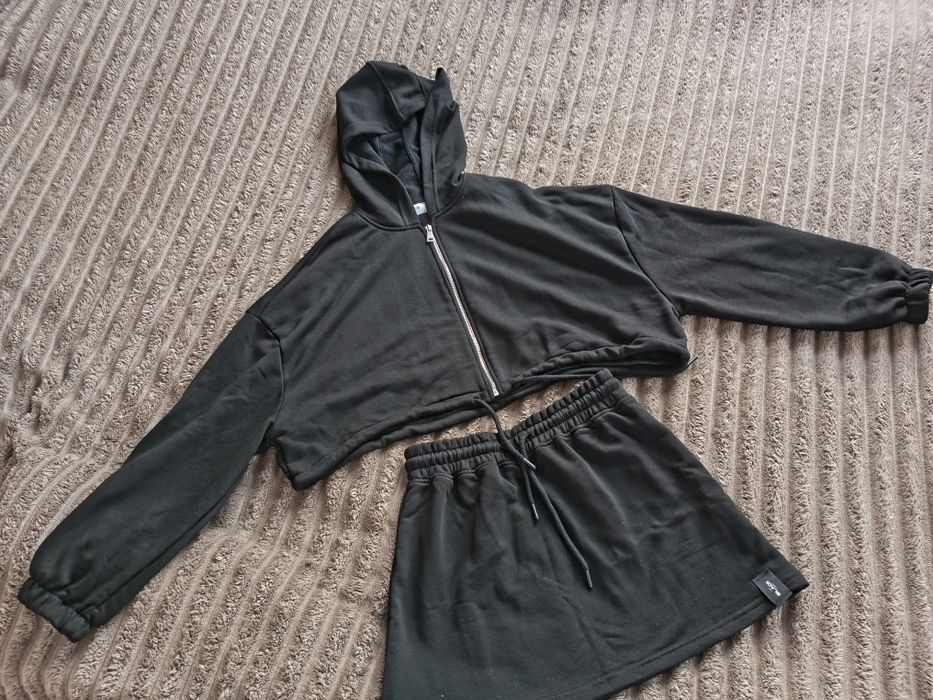 Костюм з спідницею