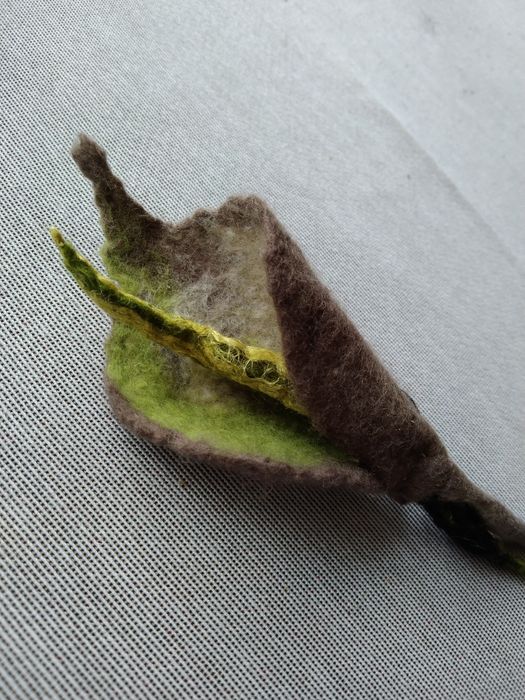 Broszka kwiat z filcu. Przypinka.