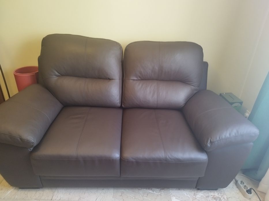 Vendo sofá de pele pouco uso