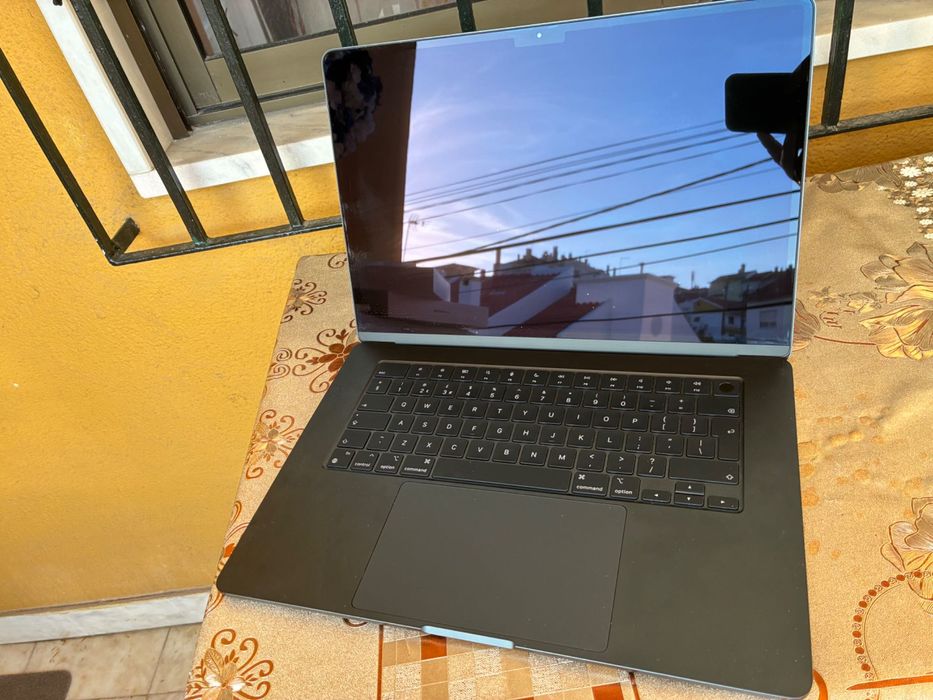 MacBook Air M3 8gb 256gb ssd quase novo sem riscos e mazelas, na caixa