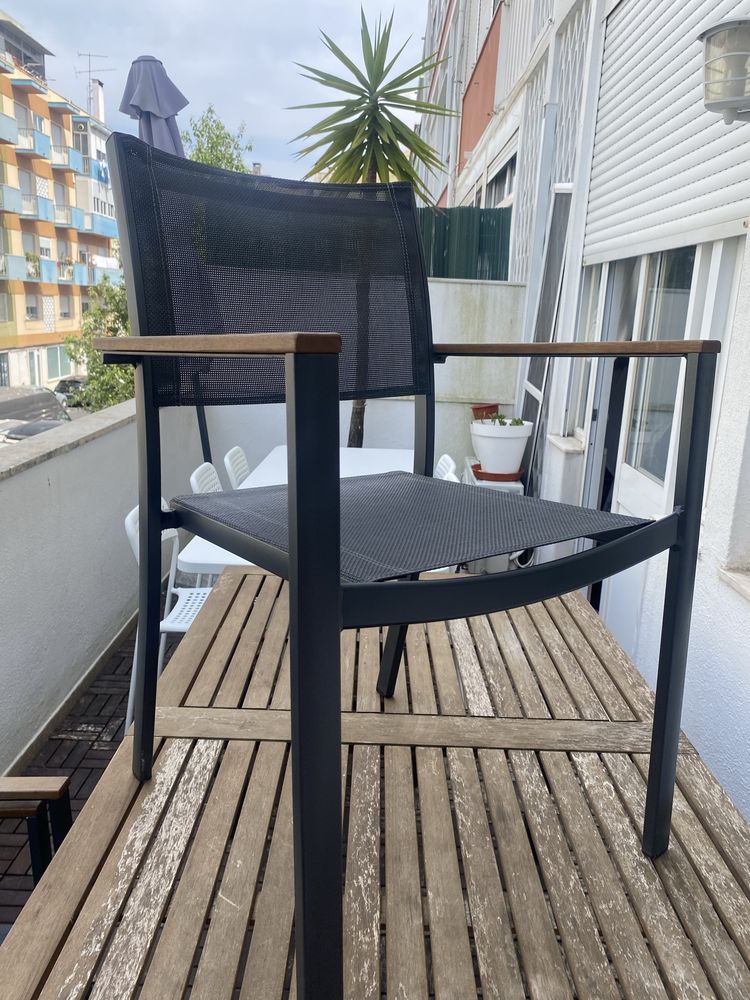 Conjunto Mesa e Cadeiras de Jardim