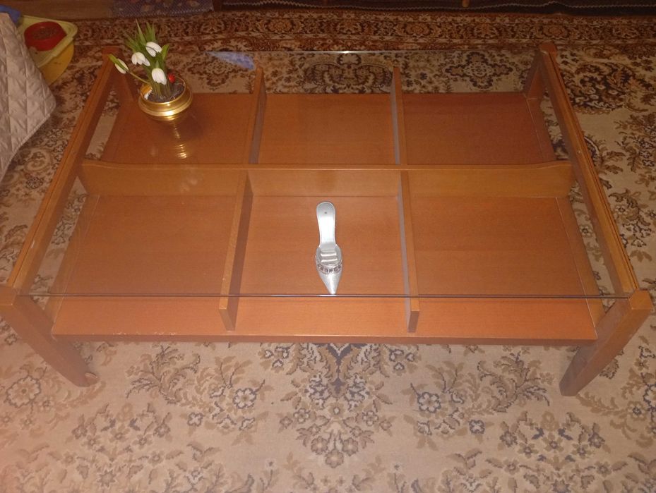 Stolik kawowy Firma Calligaris ze szklanym blatem