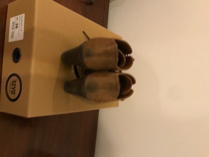 Sapatos da marca Dysfuncional Shoes