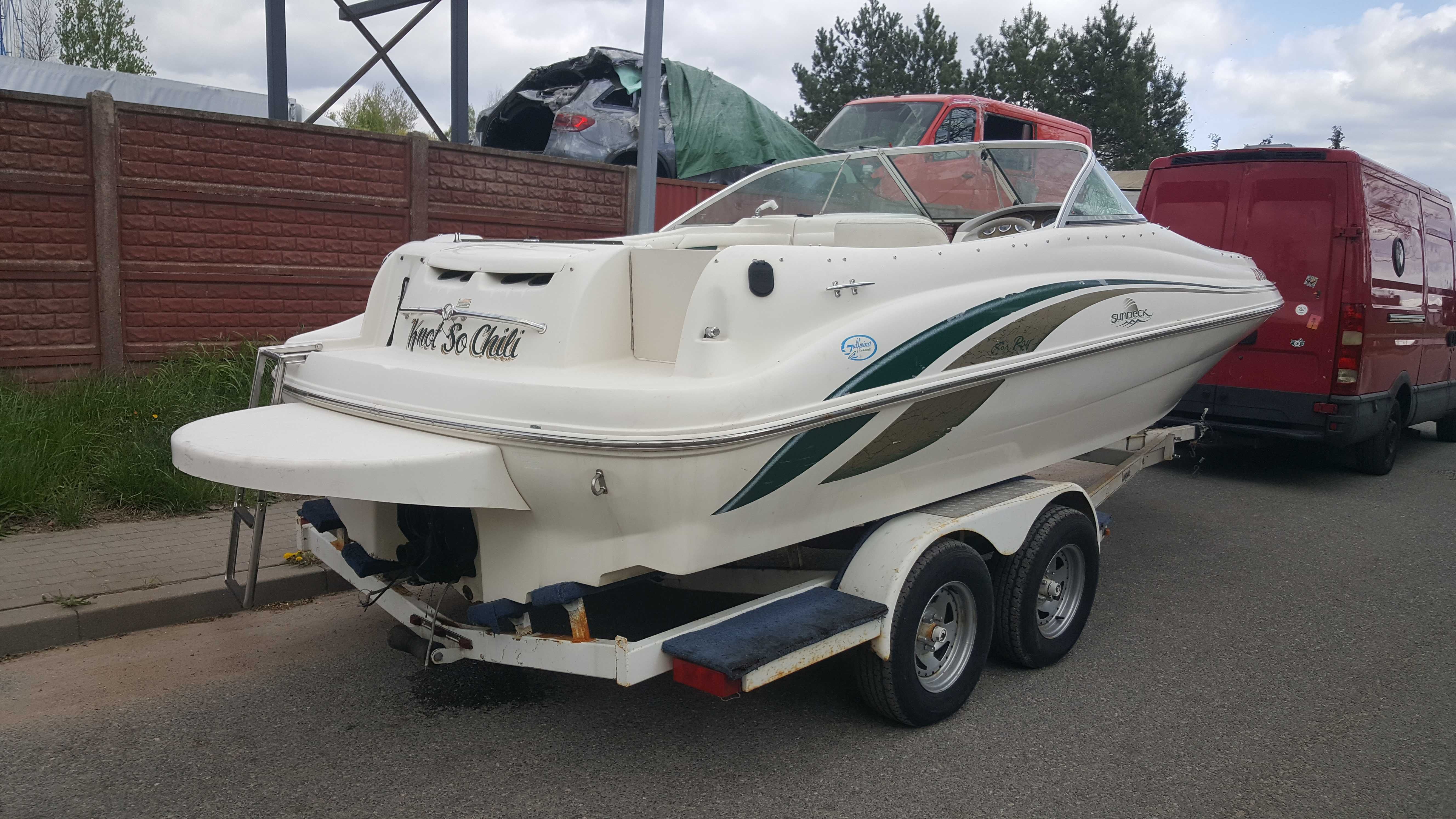 Łódź motorowa motorówka Sea Ray Sundeck 210