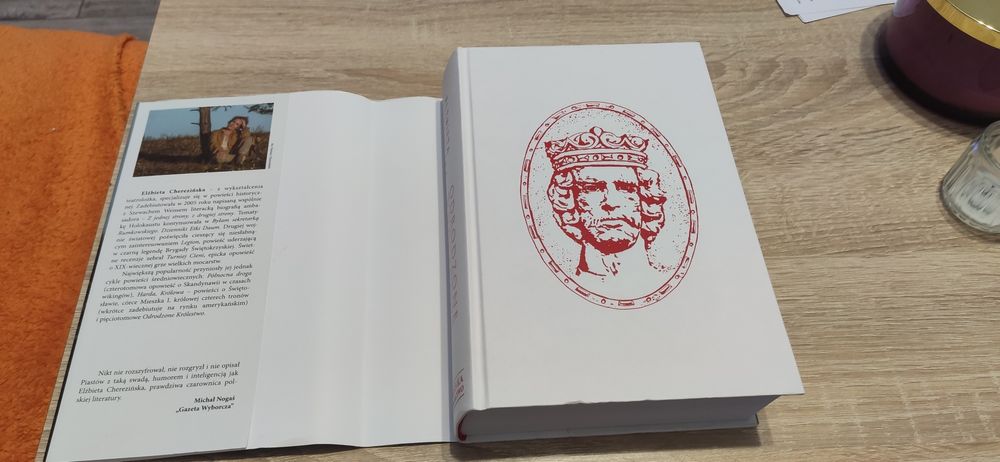 Odrodzone królestwo Elżbieta Cherezińska