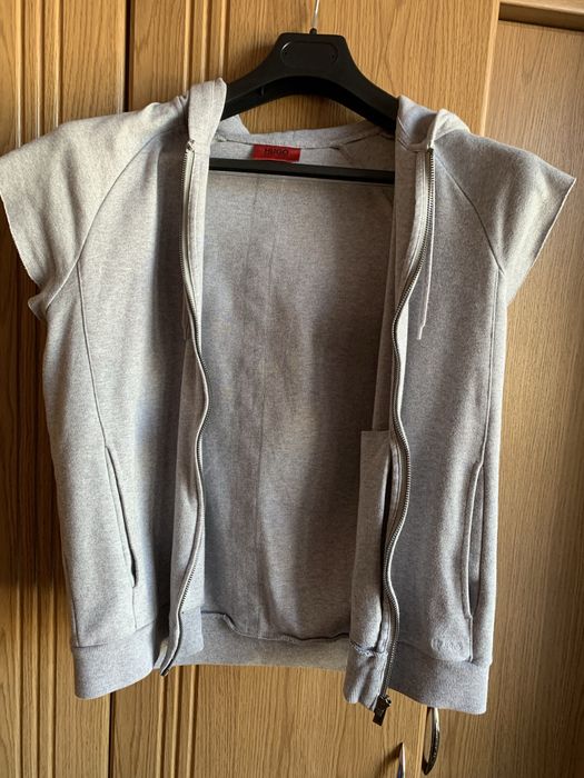 Продам фірмовий желет BOSS  Armani оригінал