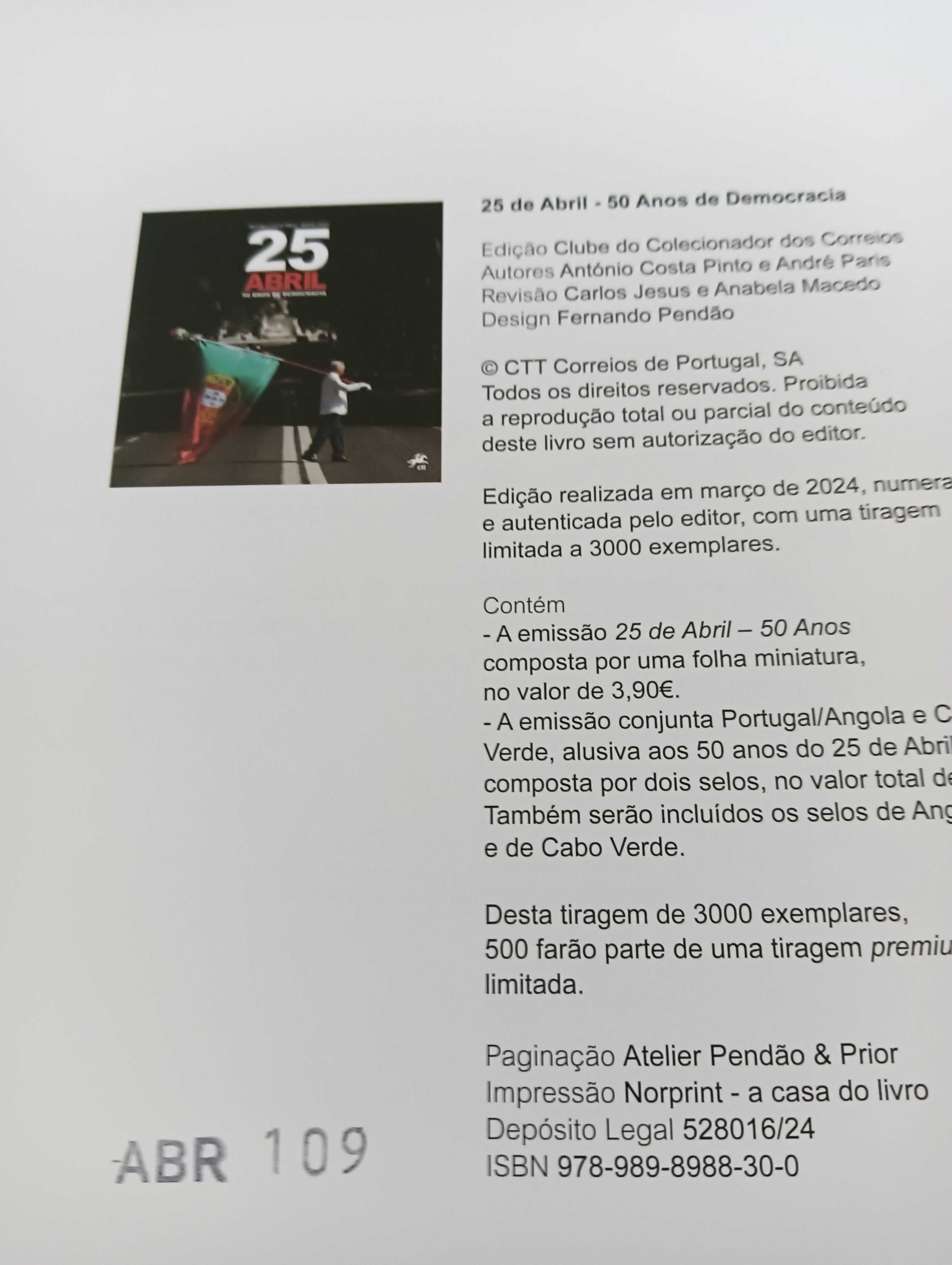 Livro alusivo aos 50 Anos do 25 de Abril com selo de Ouro (PREMIUM)