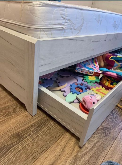 Ліжко односпальне у доброму стані