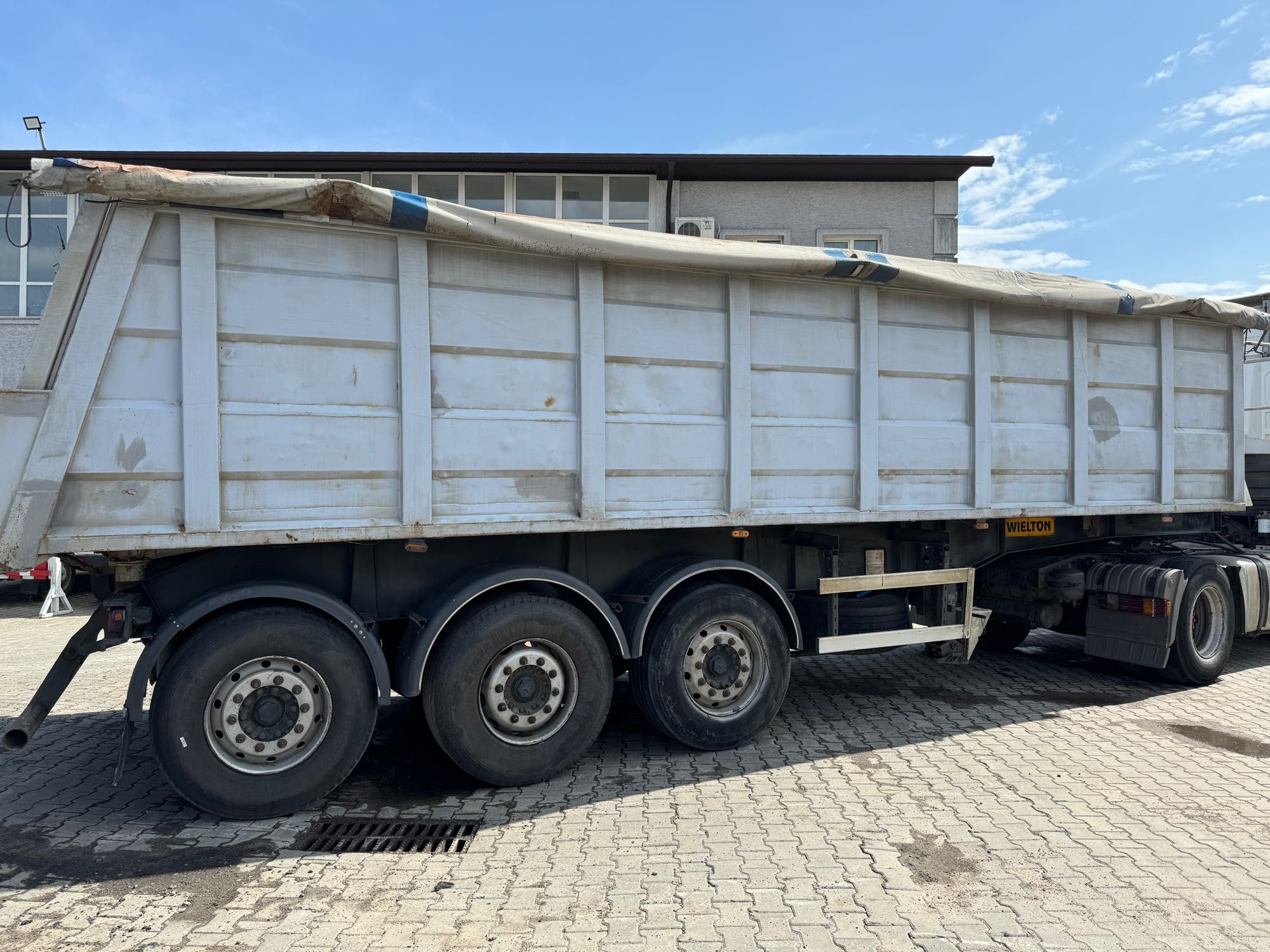 Продам напівпричіп Wielton NW