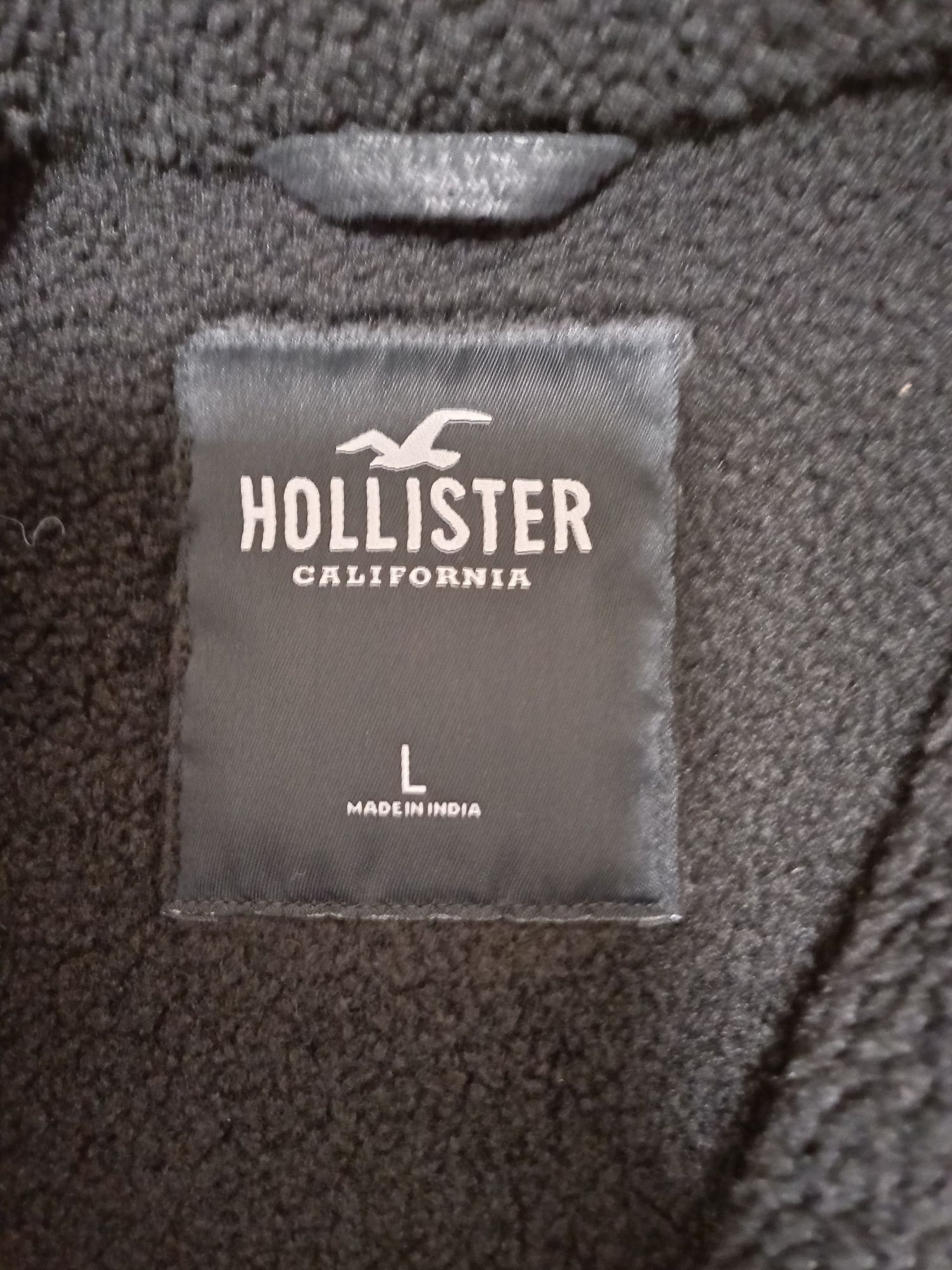 Kożuszek damski Holister.