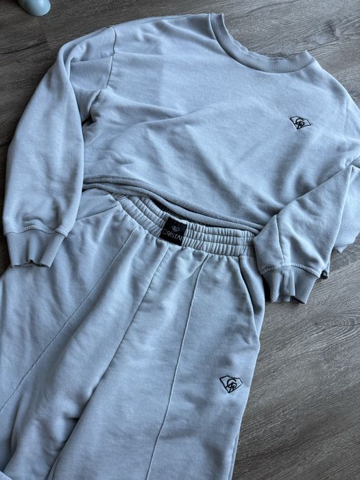 Спортиврий костюм жіночий