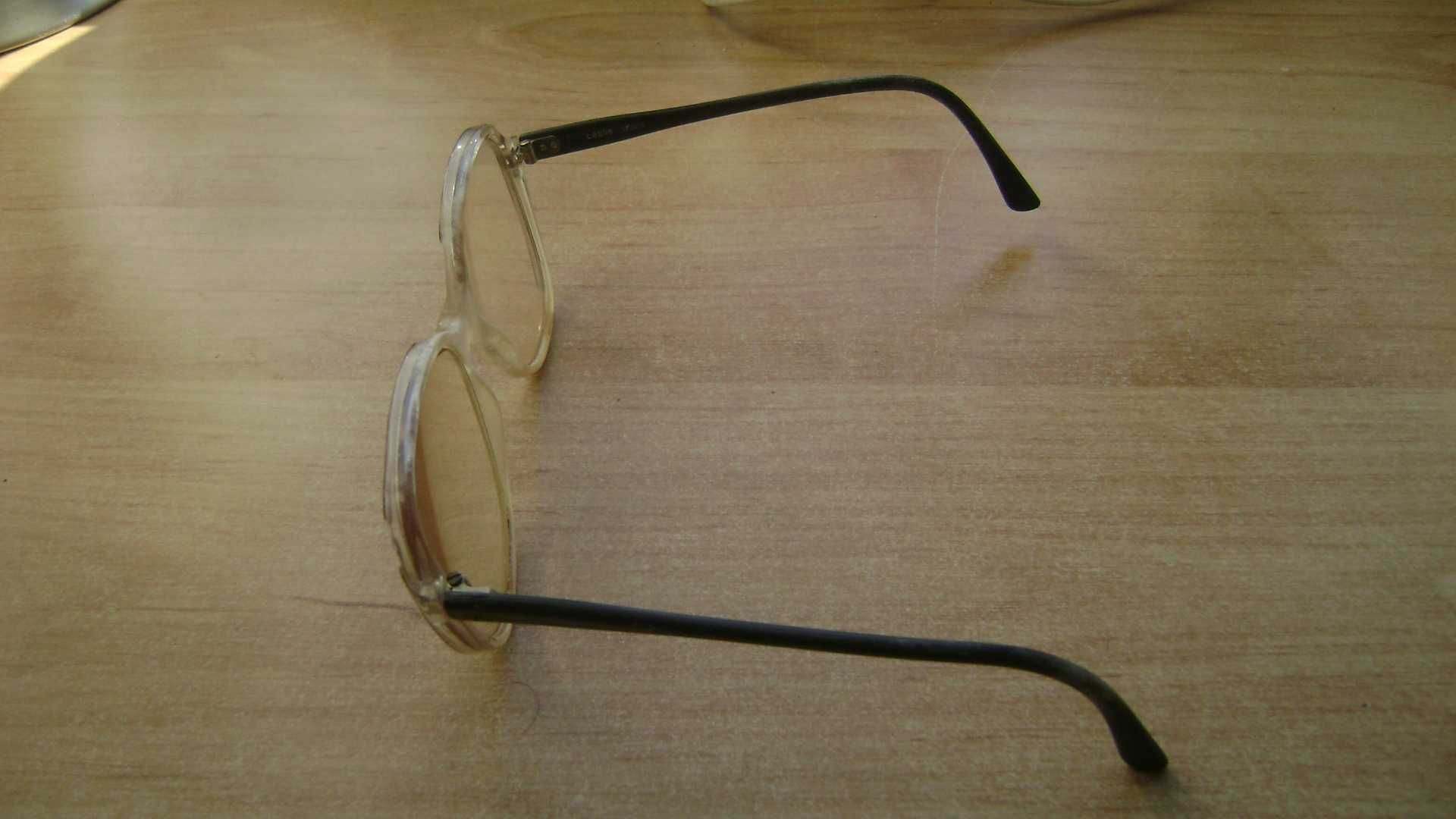 Starocie z PRL - Okulary korekcyjne damskie = +2 dioptrie rozstaw 14cm