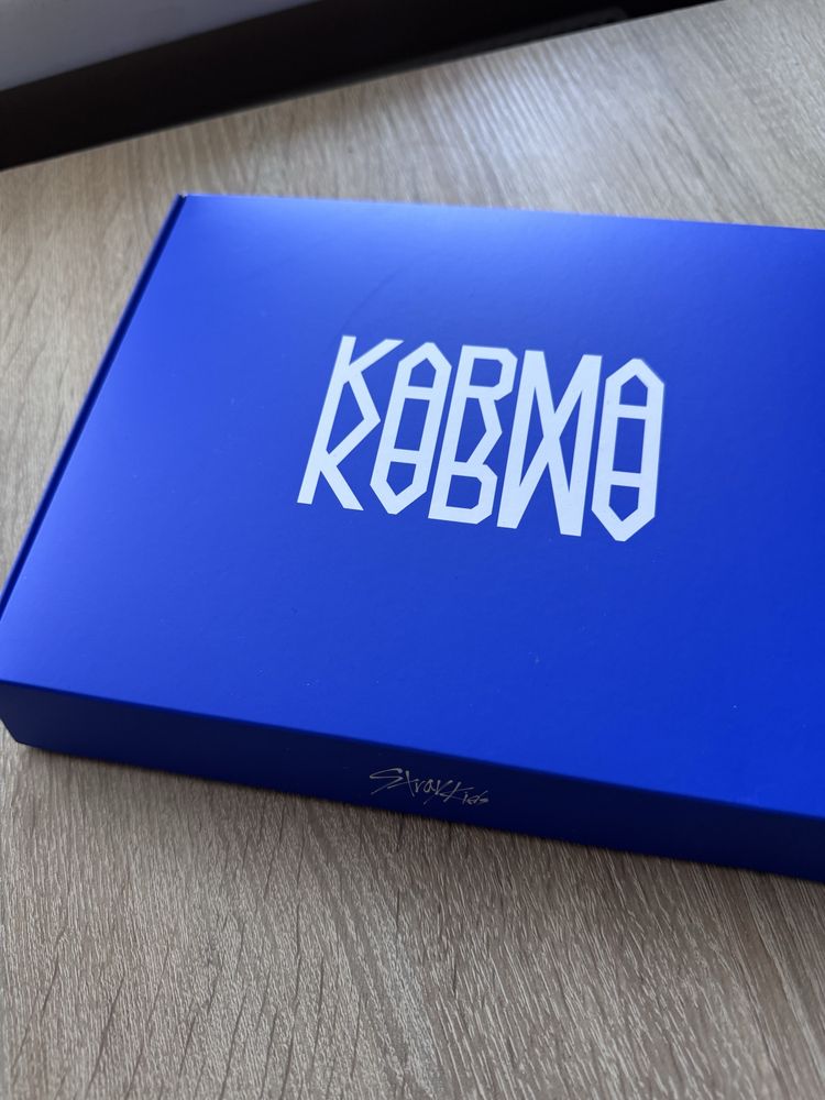 Підписаний альбом Stray Kids - Karma (signed)