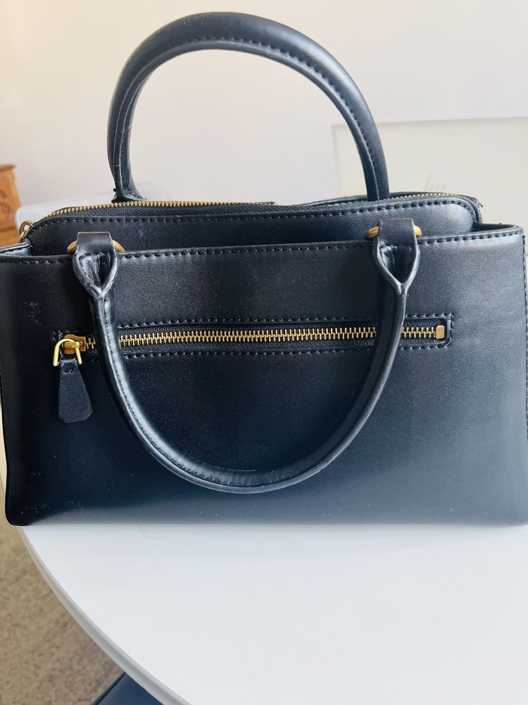 Torebka GUESS Briana Girlfriend Satchel
