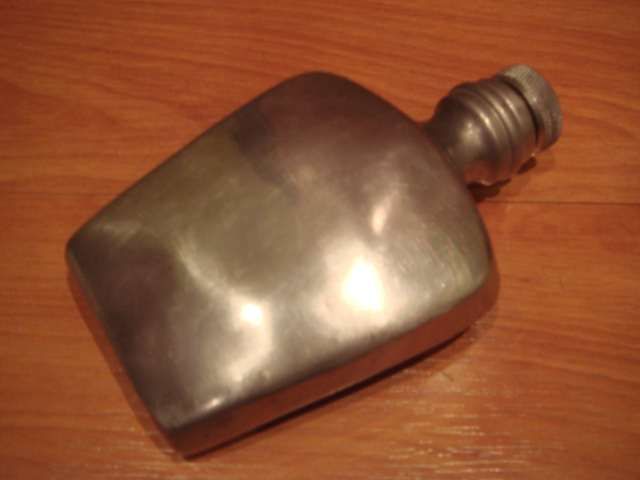 Cantil bebida em estanho