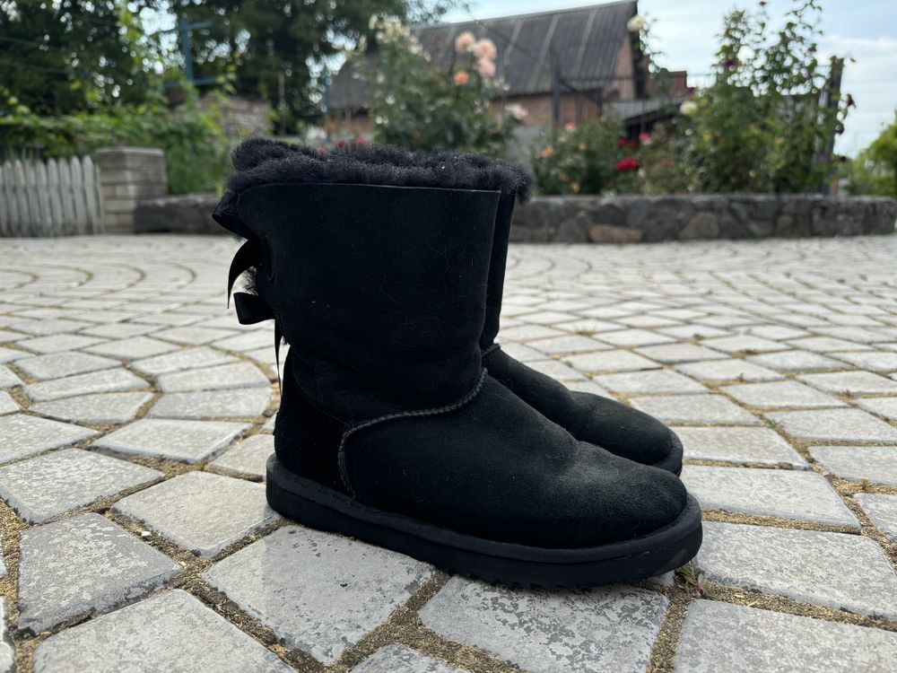 UGG Australia  Short Bailey Bow II
