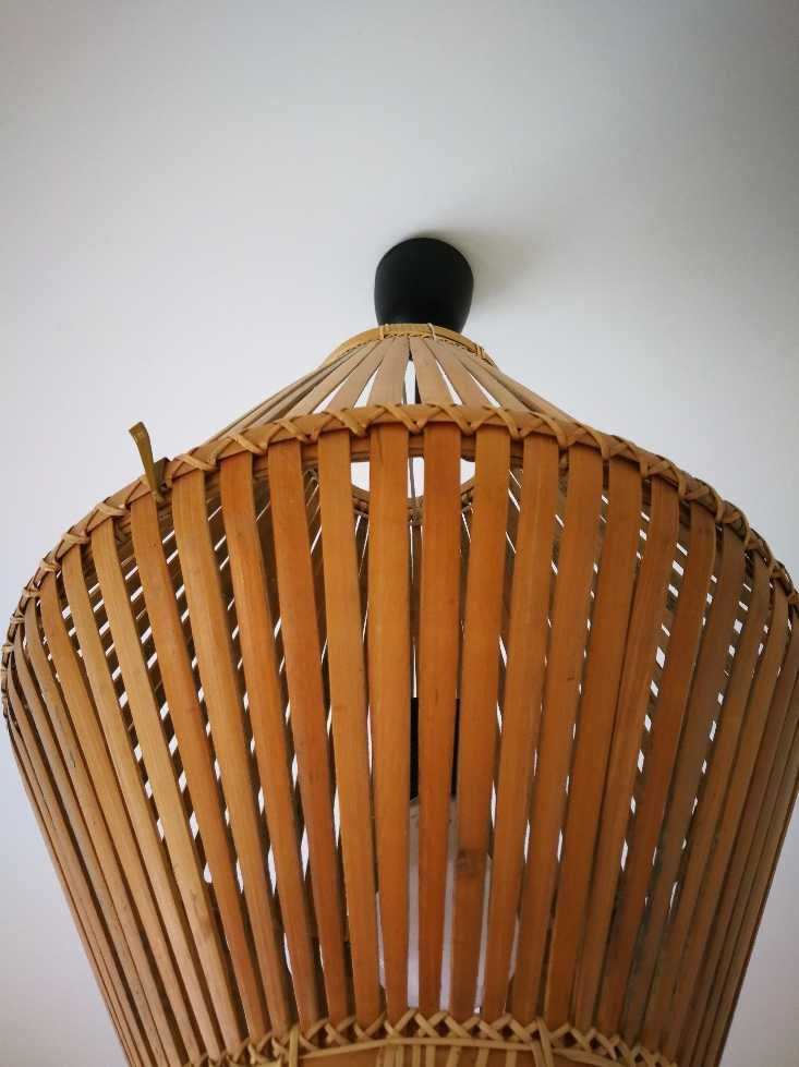 Candeeiro suspenso em bambu