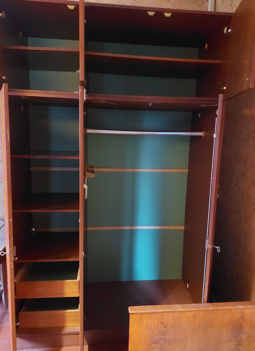 Продається шафа 3 дверна (шкаф, шифоньер)