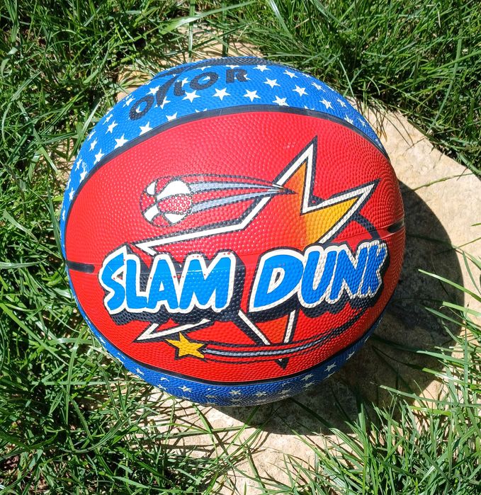 Баскетбольний м'яч. Slam dunk