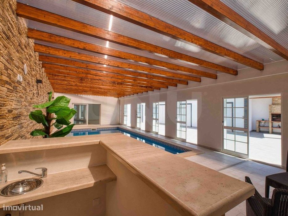 Moradia T4, com piscina interior, para venda, em Alfeizerão, Alcobaça