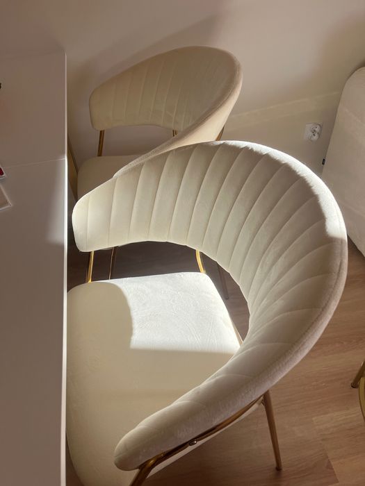 zestaw 4 krzeseł i stół rozkładany glamour