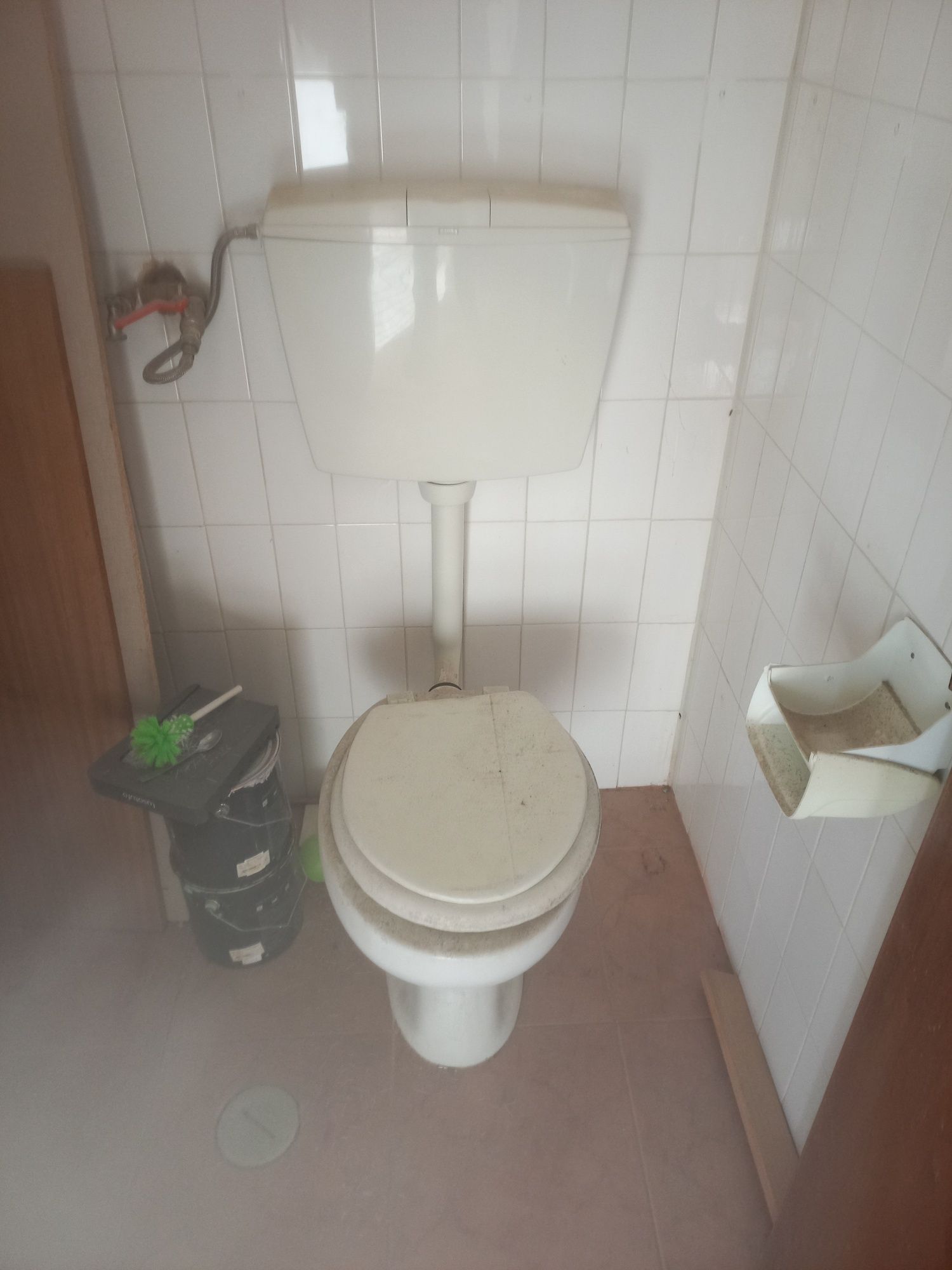 Vendo conjunto Lavatório + Sanita.