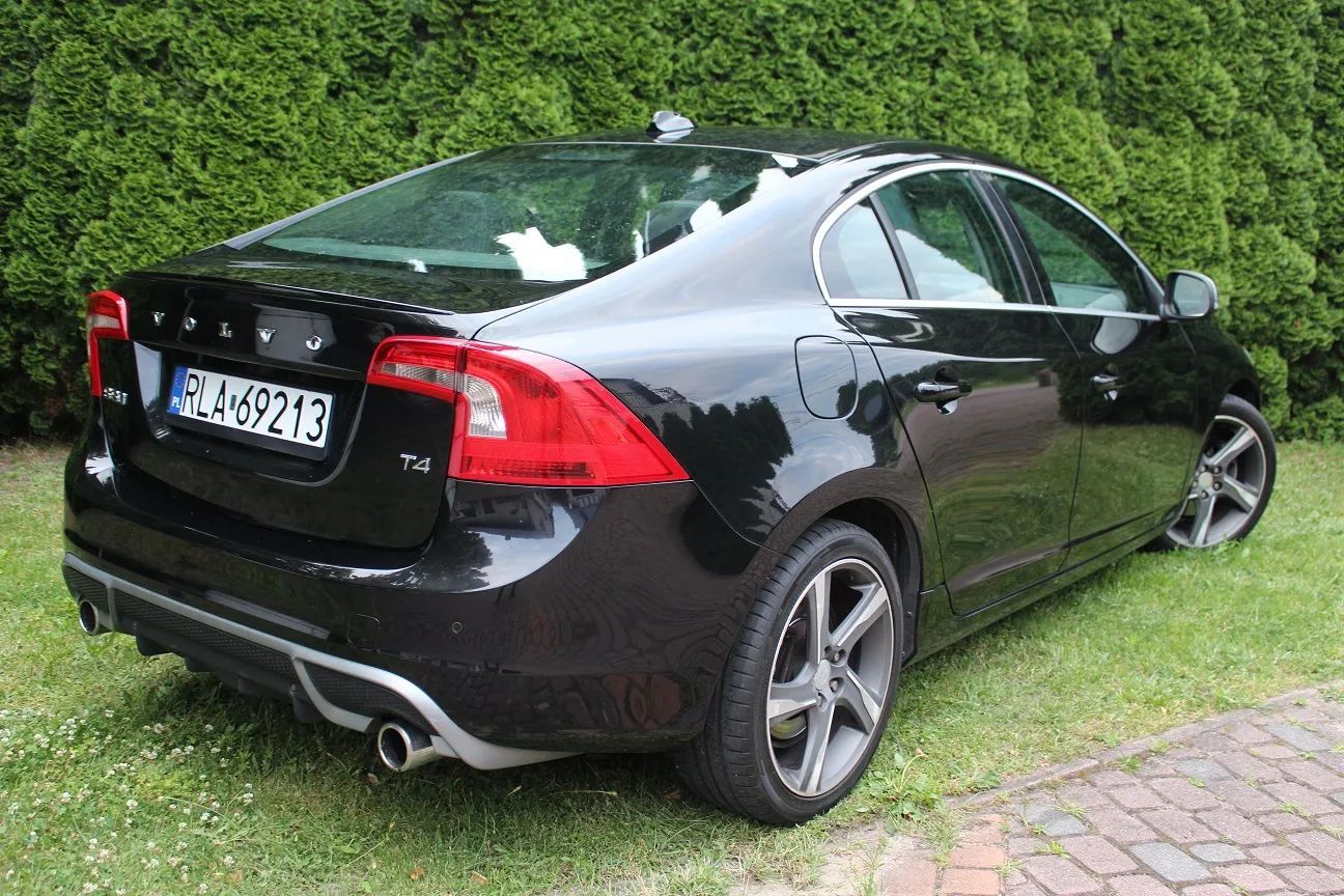 Volvo S60 R Design 1.6 Turbo benzyna T4 moc 180 KM