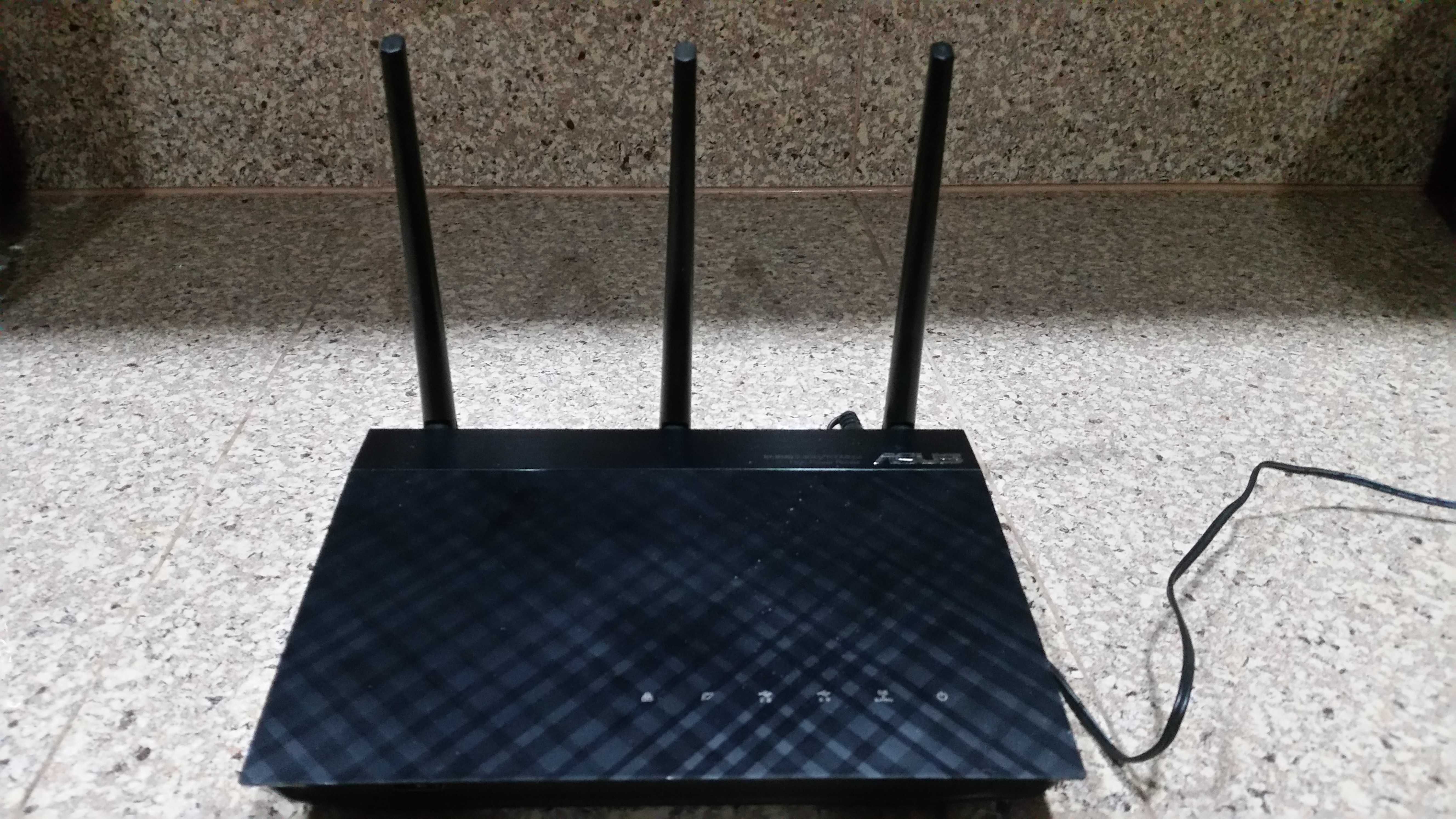 Router bezprzewodowy ASUS RT-N18U (600Mb/s b/g/n, 2xUSB 3G/4G)