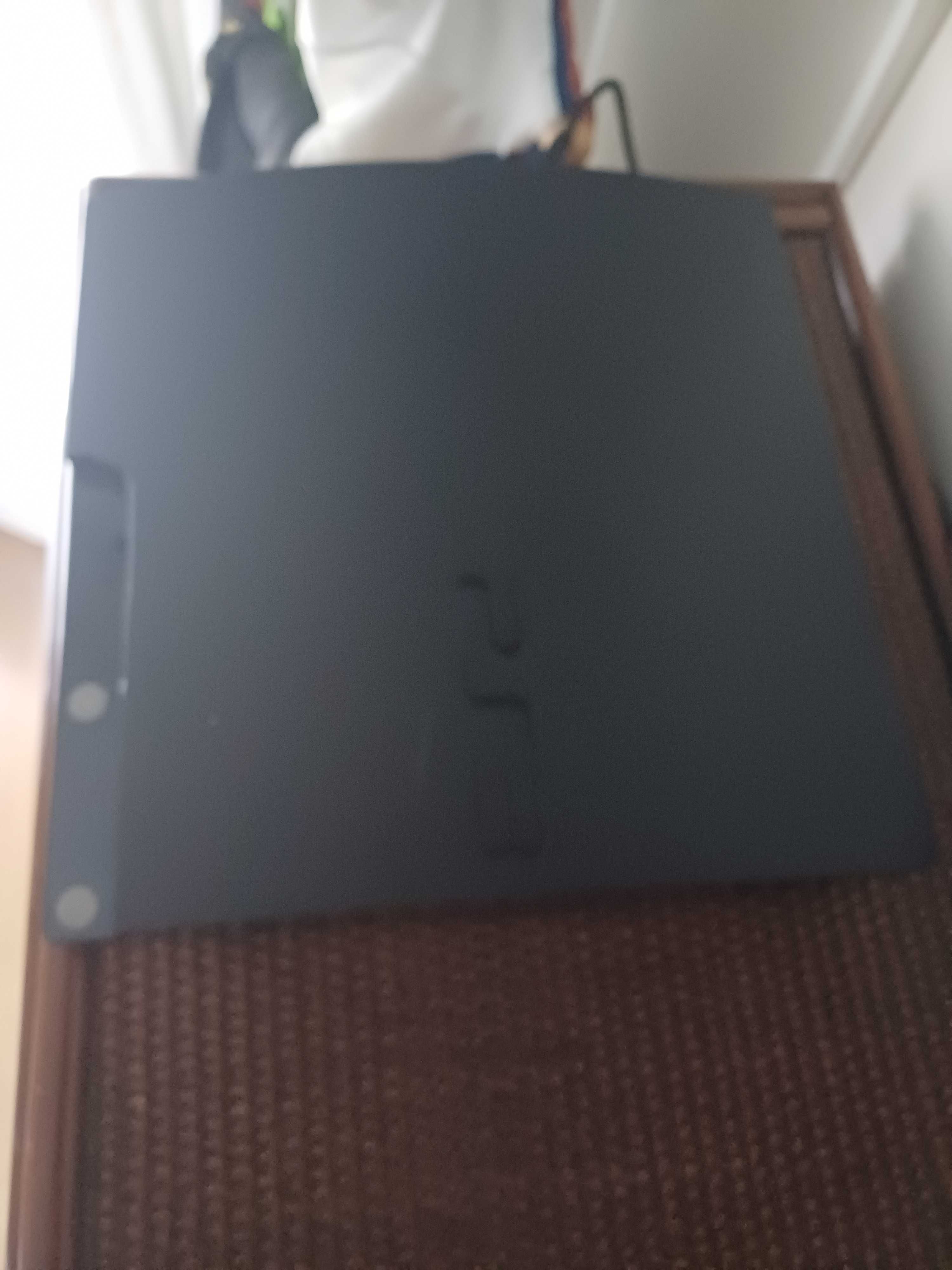 Playstation 3 + 2 comandos+4 jogos