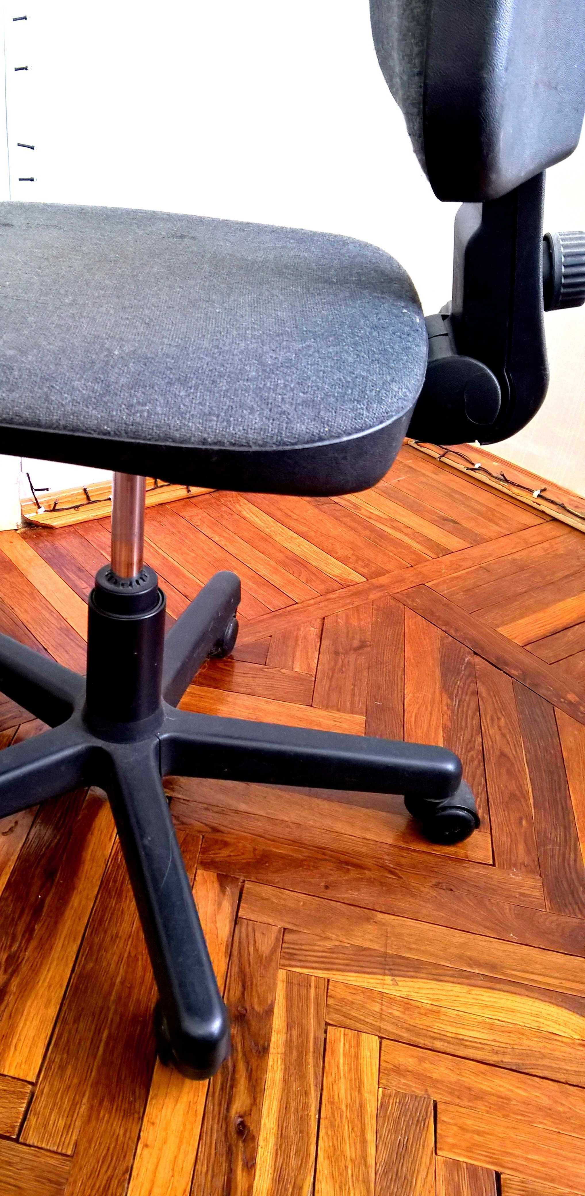 Кресло офисное черное, крепкое, с ручками, 12,5кг (с Германии)