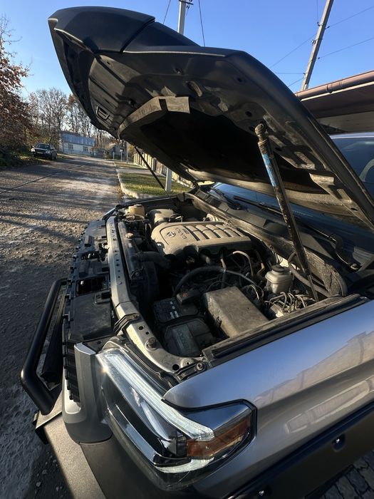 Toyota Tundra 2016 5.7