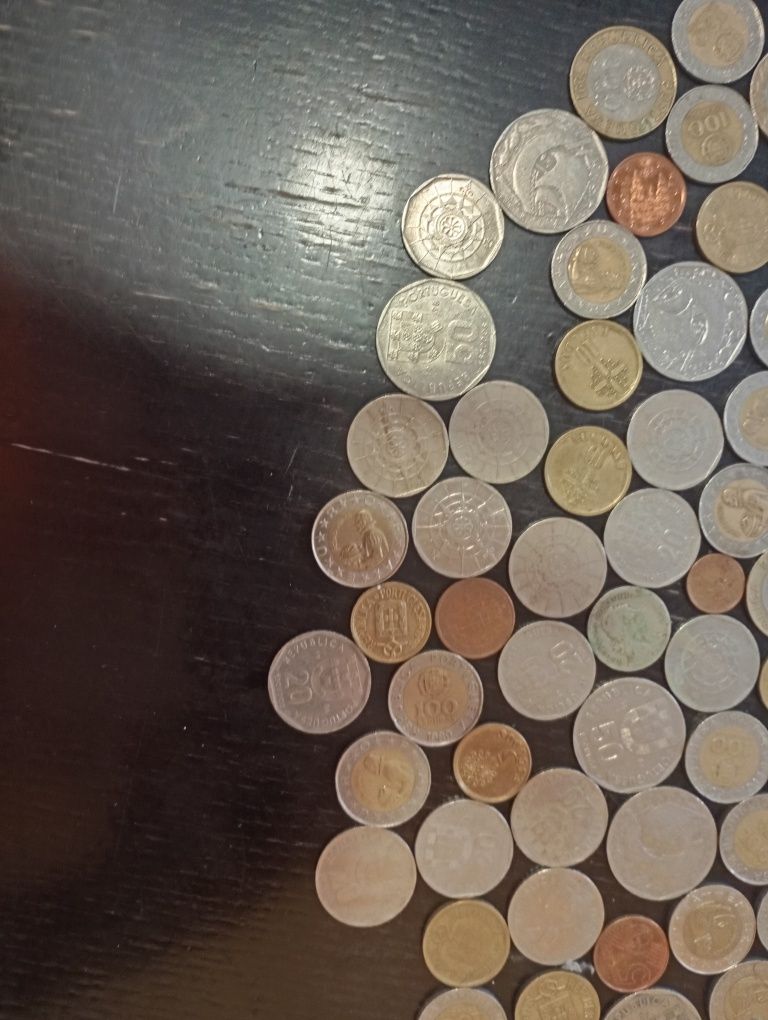 Vendo lote de 286  moedas antigas para colecionadores