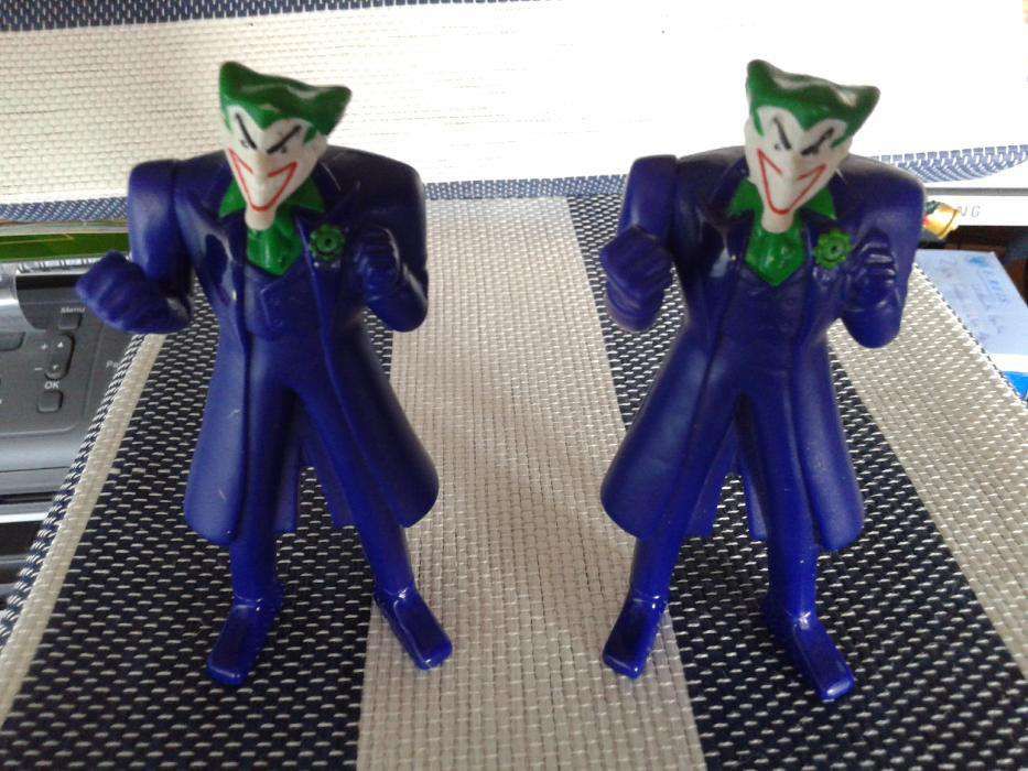 Figuras em PVC da D.C.