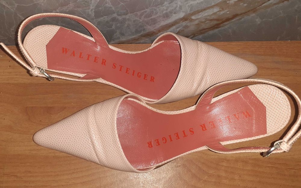 Sapatos de Sra Walter Steiger.