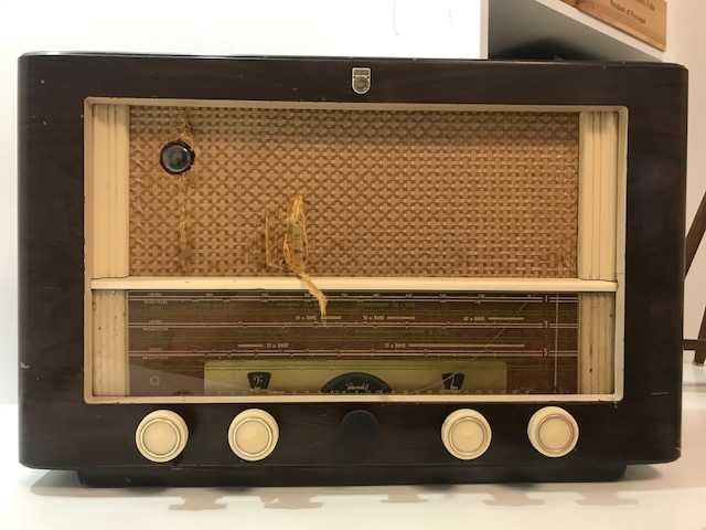 Rádio Philips antigo vintage