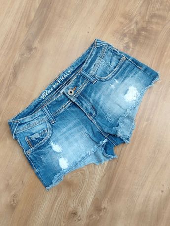 błękitne szorty jeansowe z dziurami xs postrzępione vintage przecieran