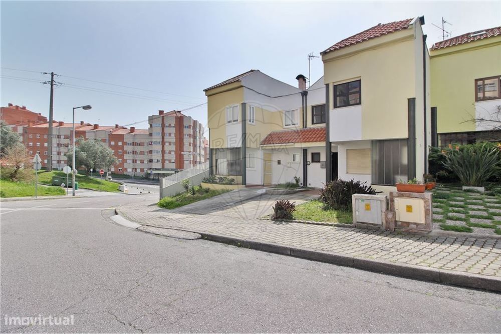 Moradia T3 - Quinta do Olho D´ Água - Esgueira